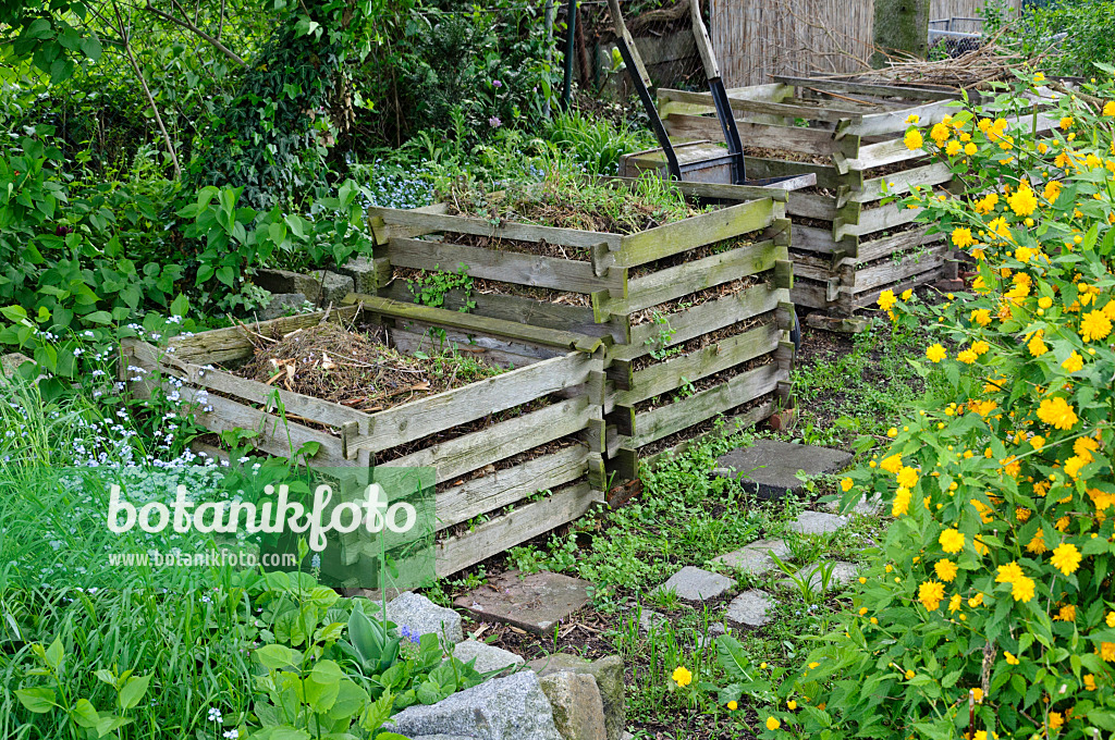 484135 - Wooden compost bin
