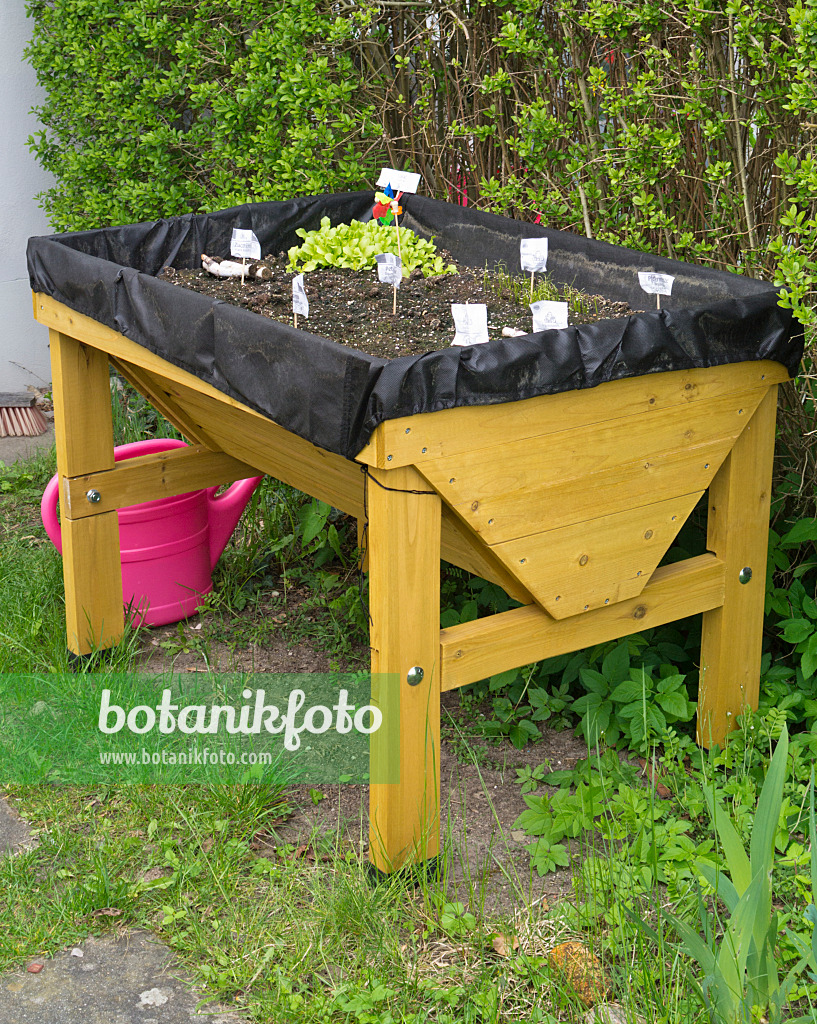 531224 - Wooden raised bed