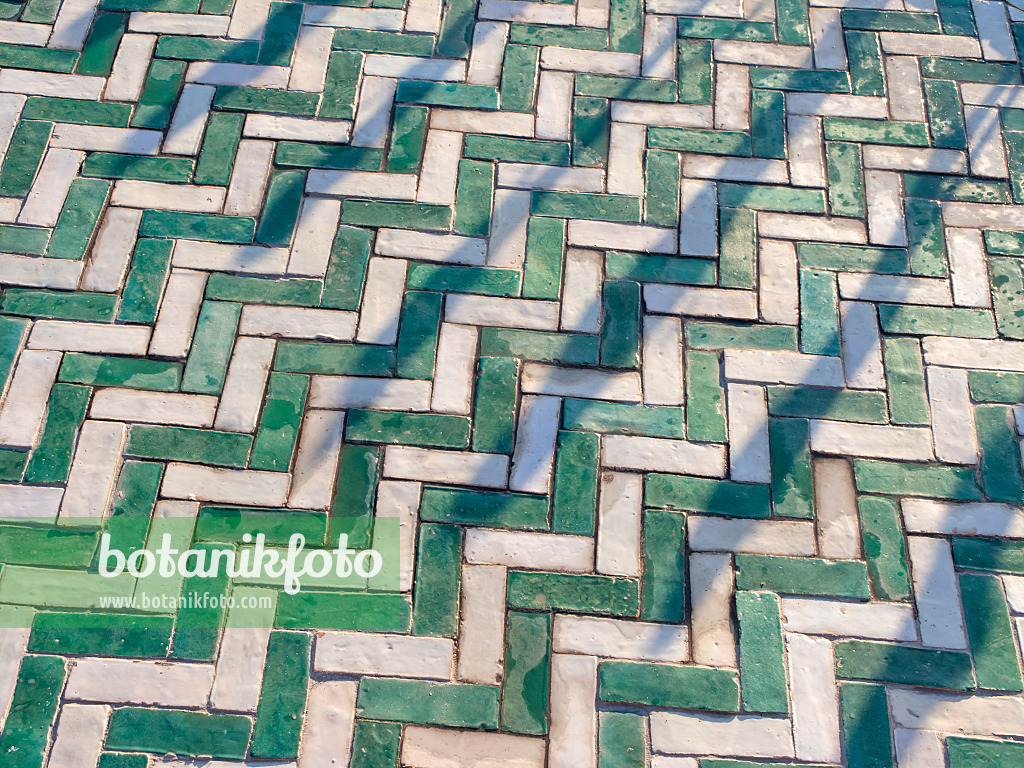 429038 - Zigzagged laid white and green ornamental ceramic tiles