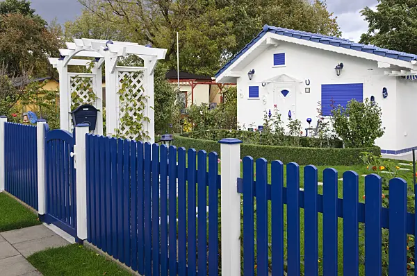 477002 - Allotment garden with blue fence