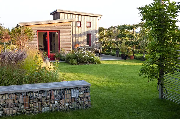 464097 - Allotment garden with large lawn