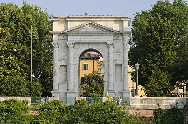 568052 - Arco dei Gavi, Verona, Italy
