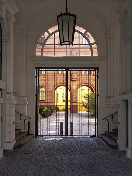 451070 - Backyard behind a stately passageway, Mauerstraße, Berlin, Germany