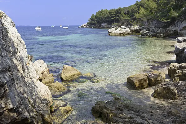 569098 - Bay with rocks, Île Sainte-Marguerite, France
