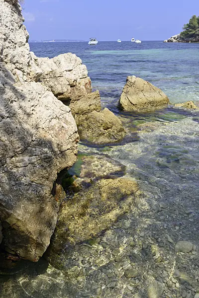 569099 - Bay with rocks, Île Sainte-Marguerite, France