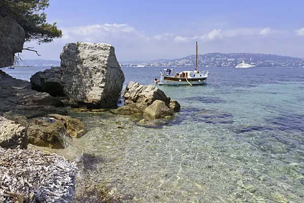 569101 - Bay with rocks, Île Sainte-Marguerite, France