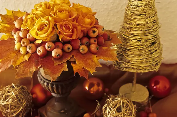 433222 - Bouquet avec des roses et des pommes
