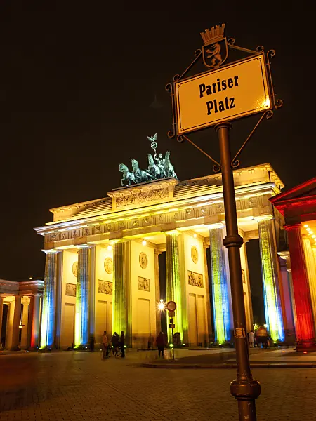 442156 - Brandenburg Gate and Pariser Platz, Berlin, Germany