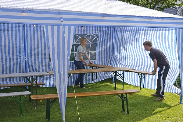 482009 - Building up a garden pavilion