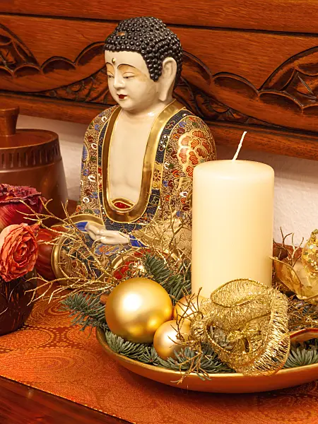 444012 - Christmas arrangement with Buddha