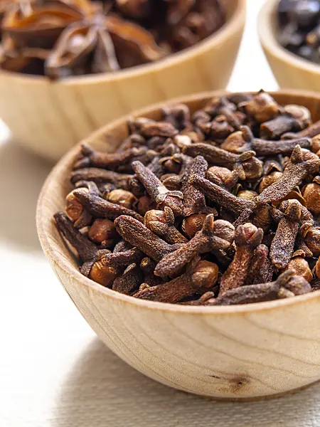 444082 - Clove (Syzygium aromaticum)