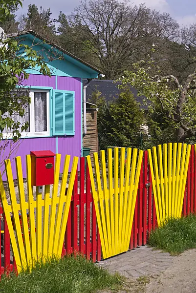 570040 - Colourful garden fence