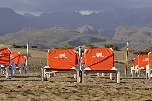 564230 - Deck chairs on the beach, Maspalomas, Gran Canaria, Spain