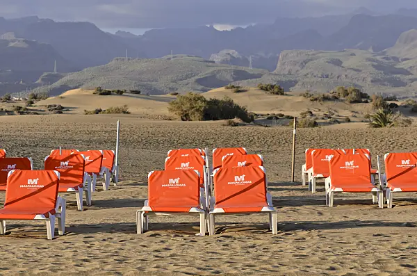 564231 - Deck chairs on the beach, Maspalomas, Gran Canaria, Spain
