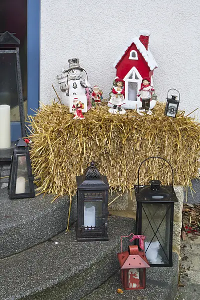 527026 - Décoration de Noël avec des lampes tempête