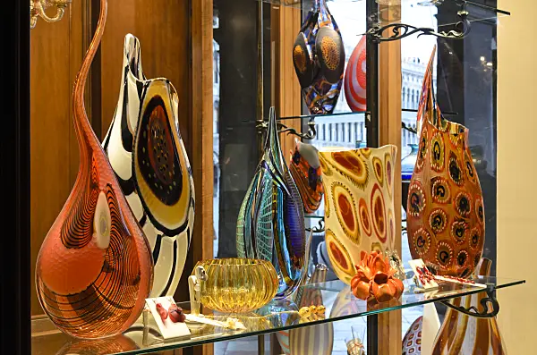568097 - Diisplay window with vases made of Murano glass, Venice, Italy