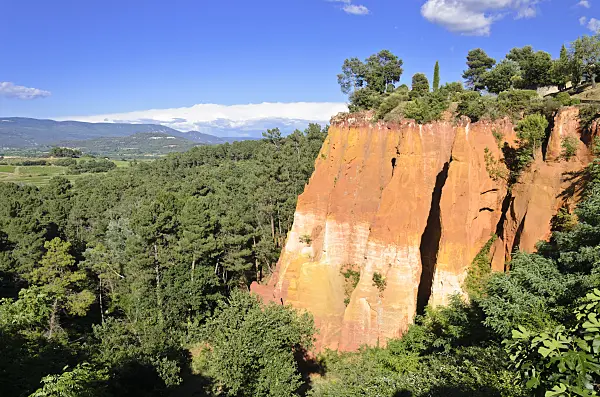 557182 - Falaises d'ocre, Roussillon, Provence, France