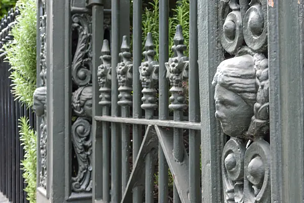 455210 - Fence with a women's head, East Melbourne, Melbourne, Australia