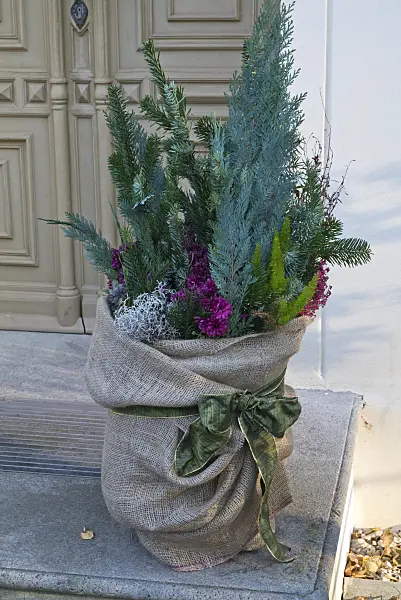 607258 - Flower tub with winter protection