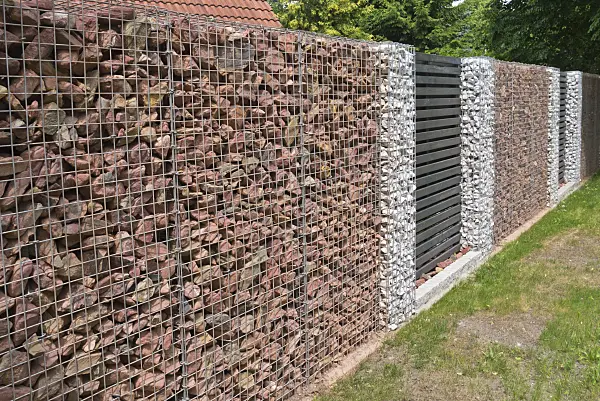 534240 - Gabions with stones
