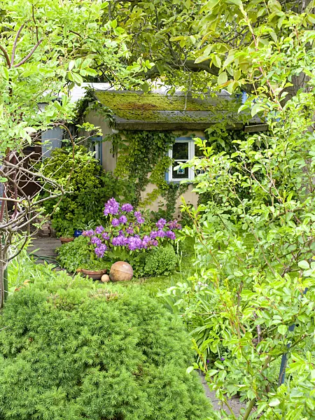484361 - Garden house in an allotment garden