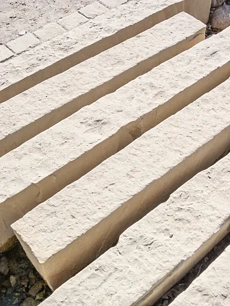 416046 - Garden path made of staggered stone blocks set deep into the ground