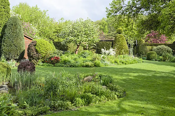 520143 - Garden with perennial beds and lawn