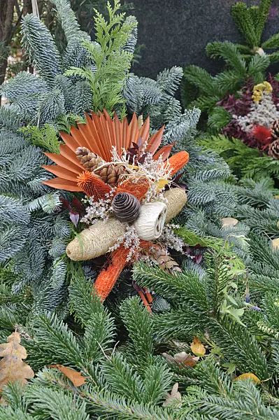 466026 - Grave decoration with fir branches, cones and dyed plant parts