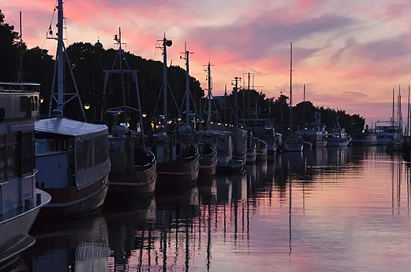 534305 - Harbour with fishing cutters, Warnemünde, Germany