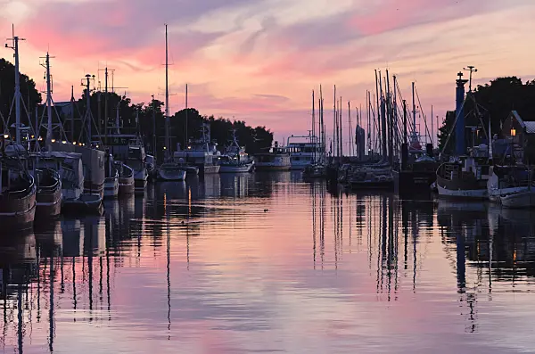 534306 - Harbour with fishing cutters, Warnemünde, Germany