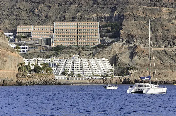 564132 - Hillside with hotels and holiday villages, Taurito, Gran Canaria, Spain