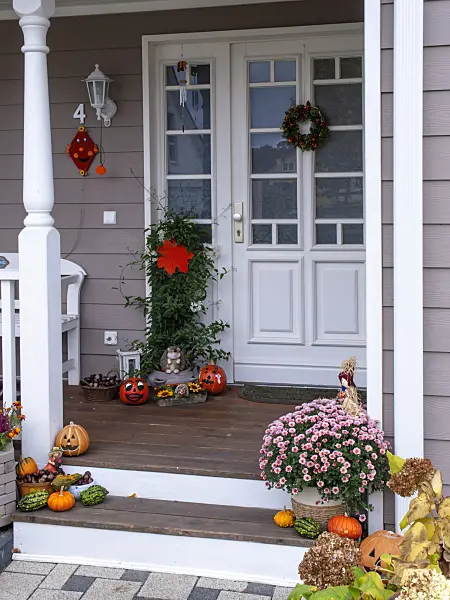 477139 - House entrance with autumnal decoration
