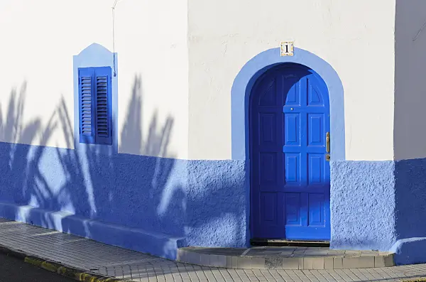 564206 - House with blue door, Puerto de las Nieves, Gran Canaria, Spain