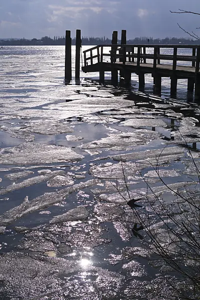 601003 - Ice floes on River Havel, Berln, Germany
