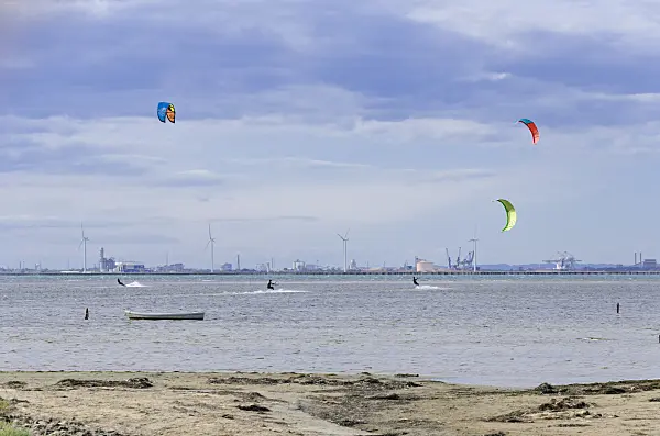 557074 - Kitesurfers, Camargue, France