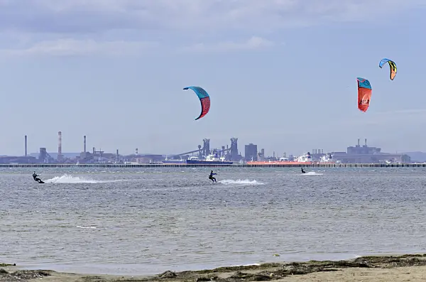557075 - Kitesurfers, Camargue, France