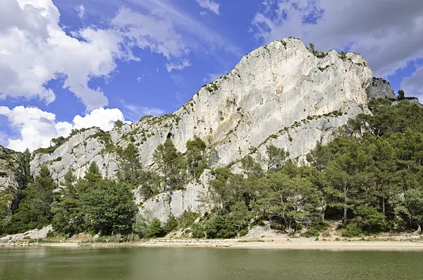 557121 - Lac de Peiroou, Alpilles, Provence, Frankreich