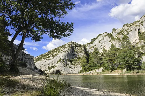 557123 - Lac de Peiroou, Alpilles, Provence, Frankreich