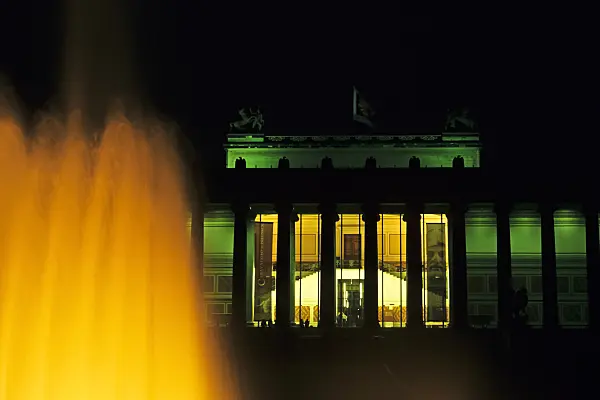 382010 - Lustgarten Fountain and Old Museum, Berlin, Germany
