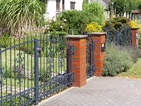475143 - Metal fence