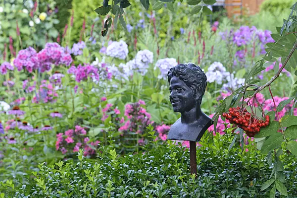 474478 - Metal figure with rowan (Sorbus aucuparia) and garden phlox (Phlox paniculata)