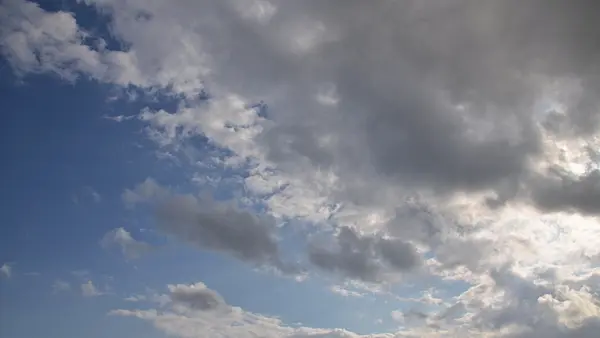 501037 - Moving clouds