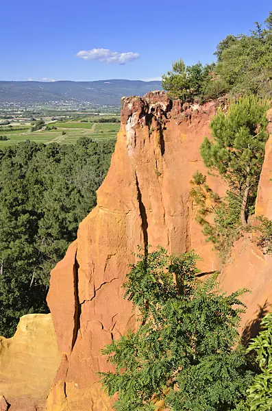 557183 - Ochre rocks, Roussillon, Provence, France