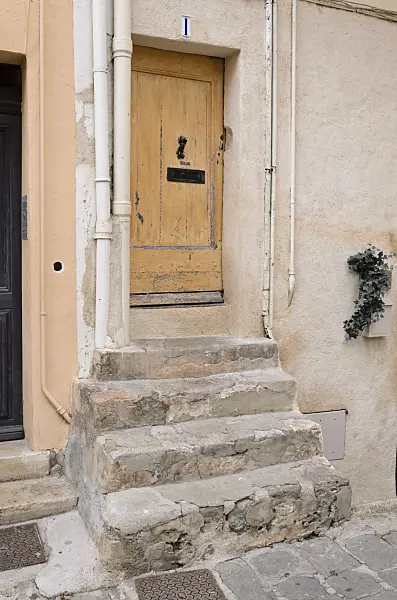 569018 - Old town house, Cannes, France