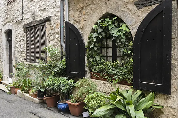 569080 - Old town house with flower pots, Vence, France