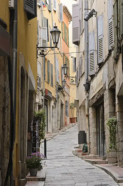 569023 - Old town houses, Grasse, France