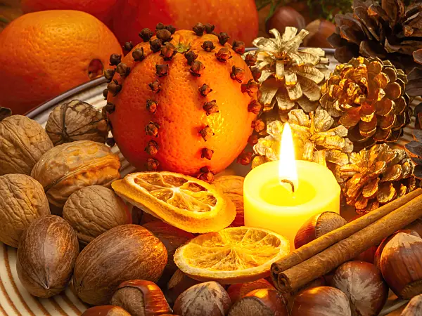 444095 - Orange (Citrus sinensis) and clove (Syzygium aromaticum)