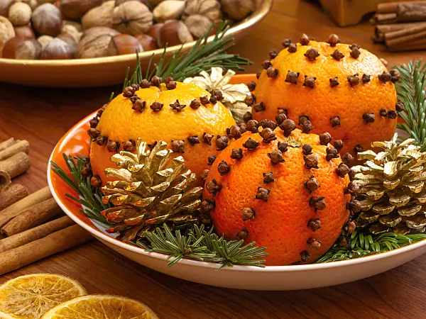 444106 - Orange (Citrus sinensis) and clove (Syzygium aromaticum)