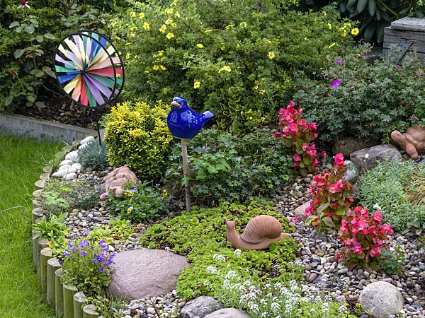 441006 - Perennial border with windmill and clay figures