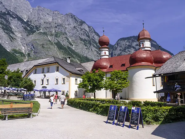 439130 - Pilgrimage church St. Bartholomew with Mount Watzmann (2713 m), Berchtesgaden National Park, Germany